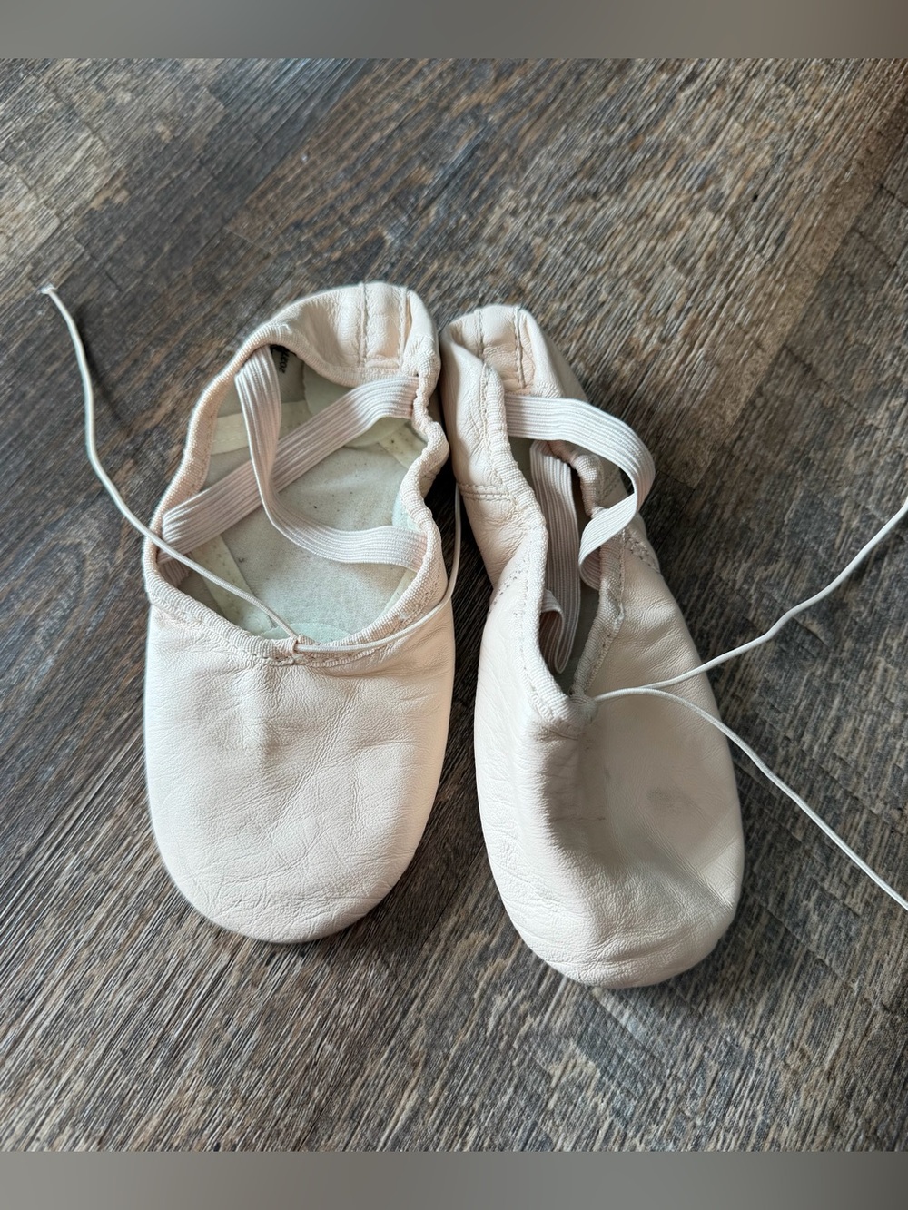 Capezio Leather Split Sole Ballet Shoes – Kids Size 1.5M – Pink